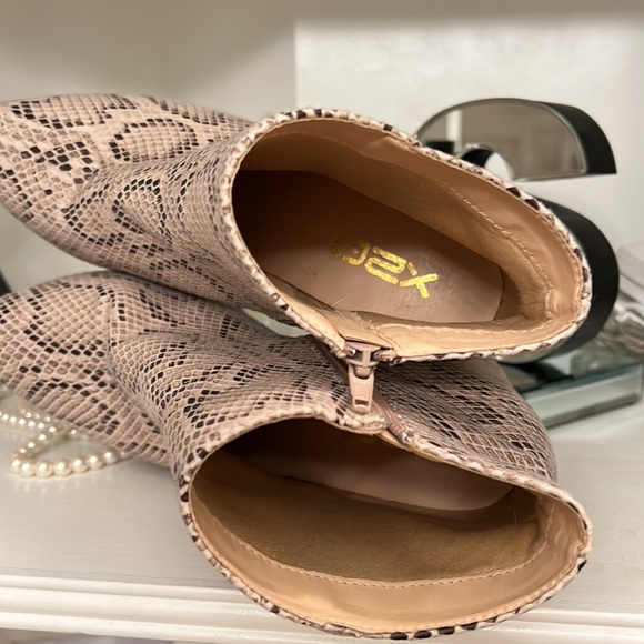 x2B snake boots - Picture 5 of 5